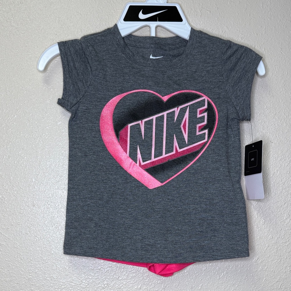 Nike Girls Charcoal / Pink Heart Tee and shorts set Size 4 - XS